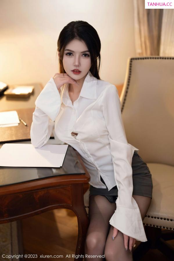 [XiuRen]高清写真图 2023.01.12 No.6125 媛媛酱belle 短裙丝袜